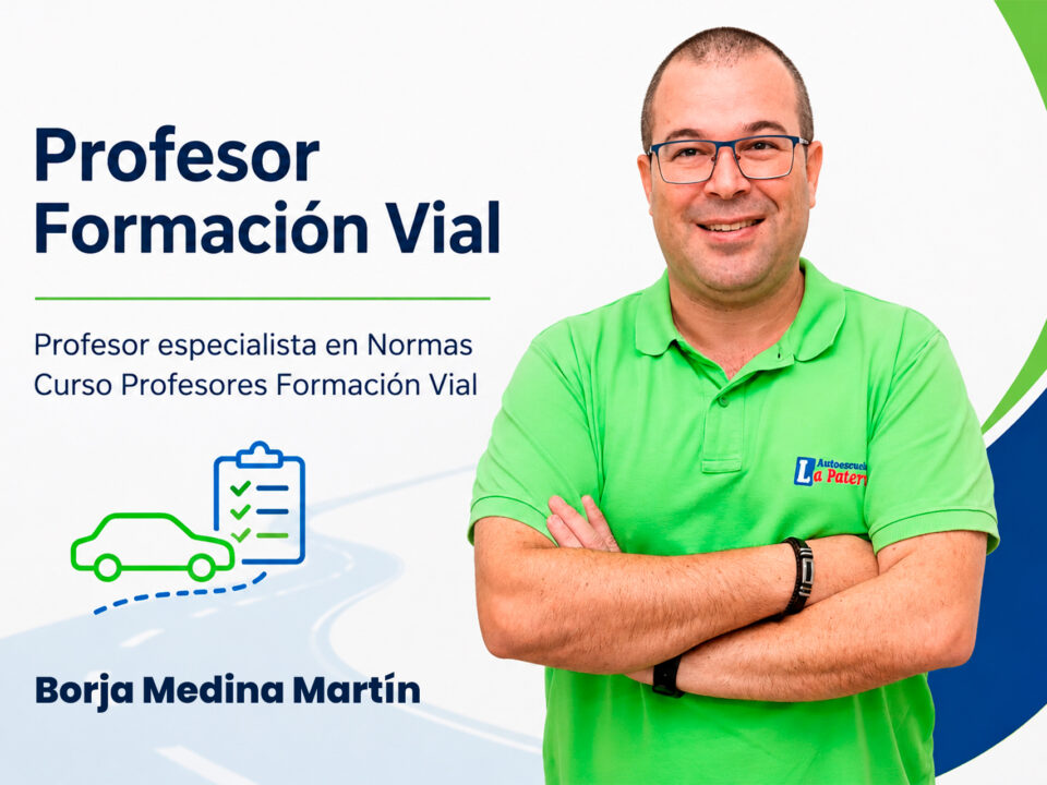 Profesor de Autoescuela La Paterna Las Palmas Borja Medina Martín explicando la Normativa VMP